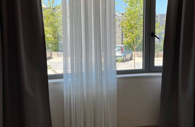 5-minutes to the sea! One-bedroom Apartment with Garden View Balcony
