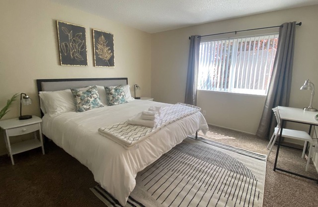 5 minutes walk to downtown Lafayette!