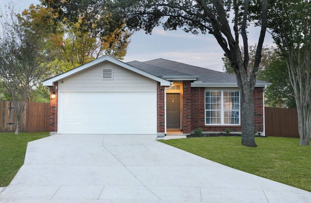 5 mns to Sea World! Beautiful, updated 1story home with large backyard & playset