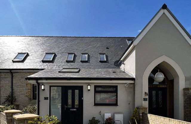5 Old School Mews