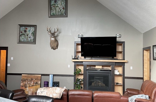 5 rooms for rent in a high end home with shared 5 piece bathroom, huge kitchen