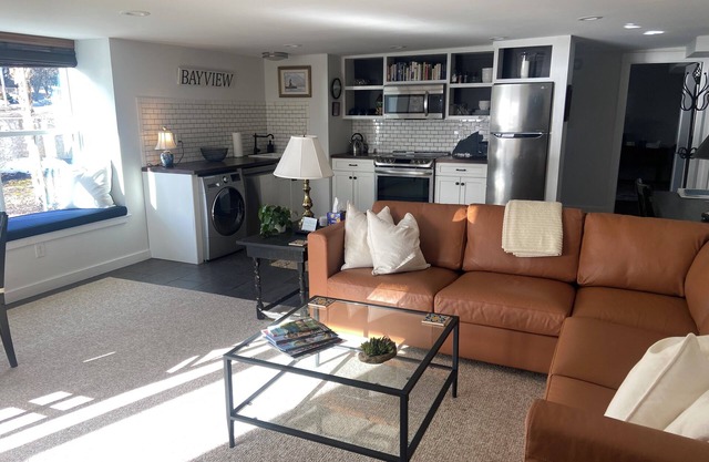 5 Star Back Cove Hide-Away 1 bedroom Back Cove apartment with water views!