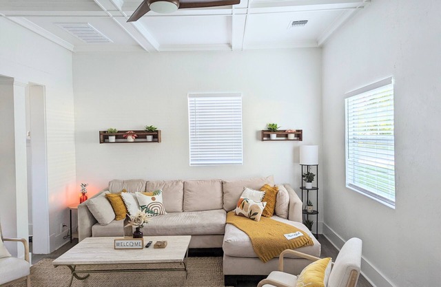 5 Star Historic Home - 2BR/3rd Loft - 3mi to Casino