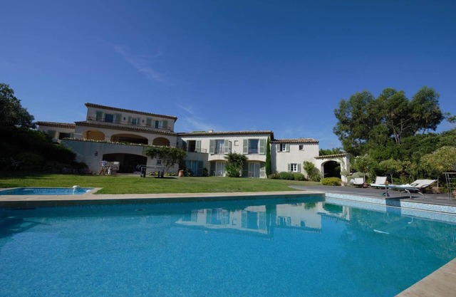 500m from sea, private tennis, pool and spa, open views, 4 acres, AC, 14 people