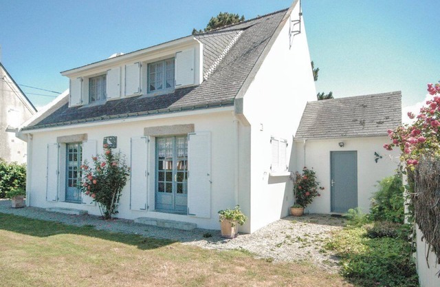 500m from the beach, in a quiet enclosed wooded plot of 520 m2.