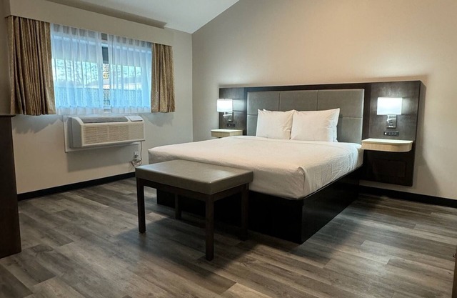 #505 Pine Grove Executive SuitesnNewly Renovated Extended Stay Port Huron