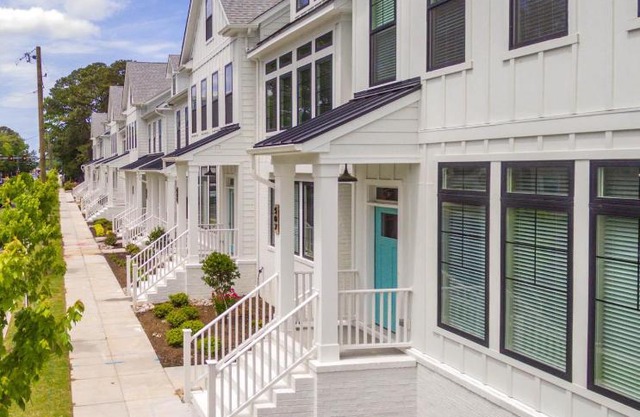 513 The First Colonial House