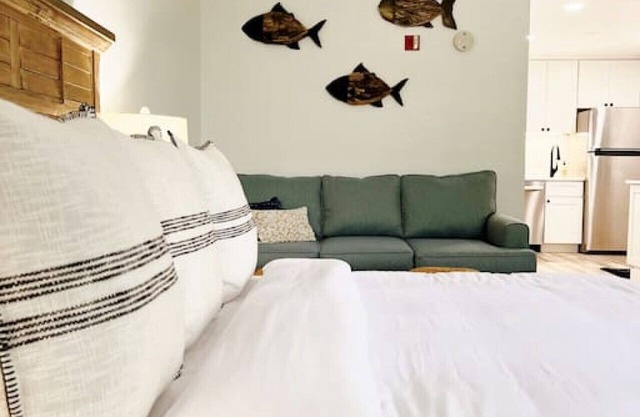 516- Sea Salt Retreat: FULL RENOVATION! Little Harbor Beach Resort, 2 min walk to beach! Sleeps 4!