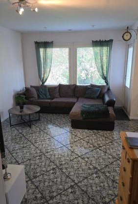 55 neliöinen Tilava RivitaloKaksio, 1-4hlö, Täydellinen keittiö, Uudet kodinkoneet, laadukas sauna, tv, netflix, wifi, kuivaava pyykinpesukone, itsekirjautuminen 24h, avainsäilöboxi koodilla