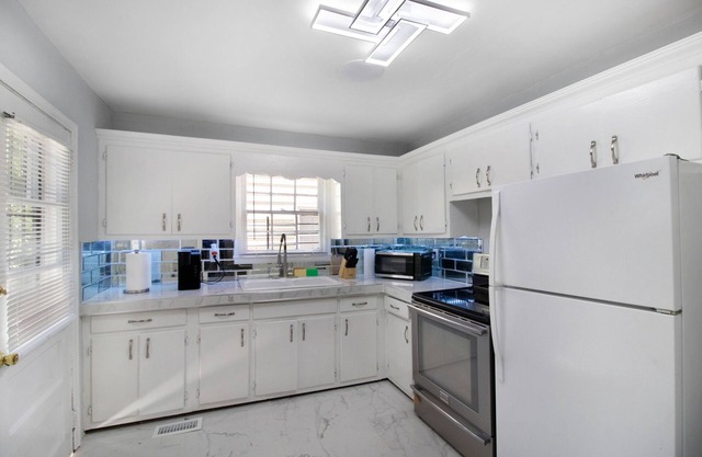 573-Modern Pet Friendly Oasis in East Lake