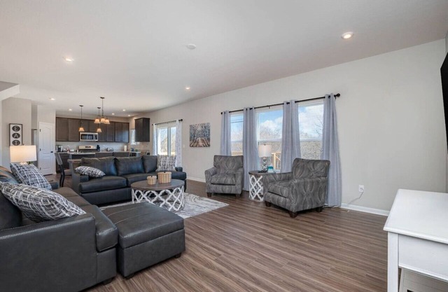 5738 Azra Court · Cheerful 5 bedroom on azra with a pool and real