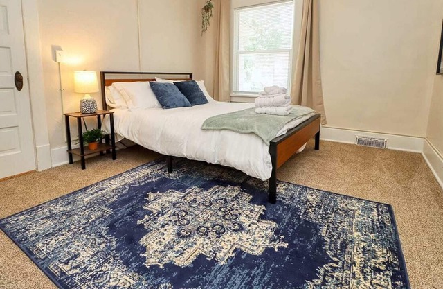 5bd 1b 10 guest Spacious bedrooms