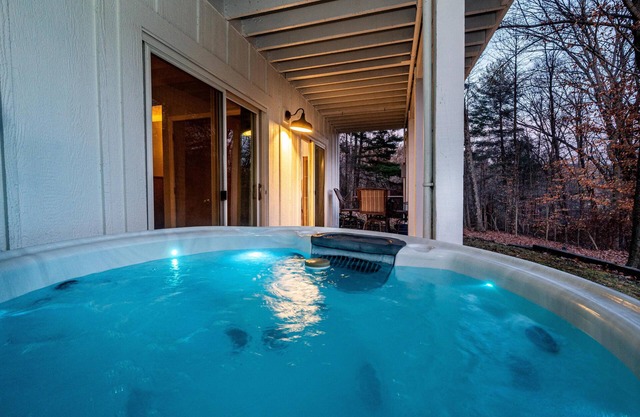 5BR 4BA house on shared lake