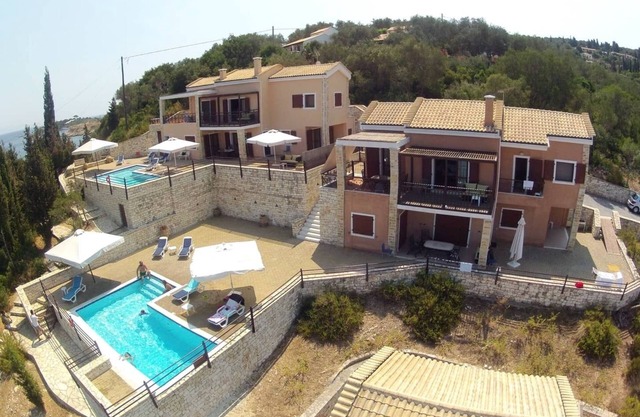 5BR Villa w/Pool & Sea View near Beach