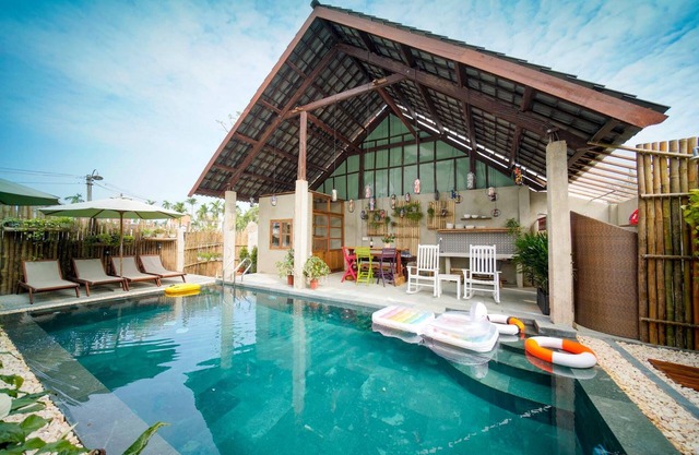 5mins to old town & beach! Private family villa w/Pool - B.fast inc.