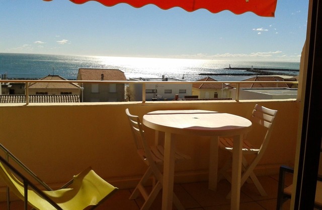 5MN WALK FROM THE BEACH, PLEASANT STUDIO WITH SEA VIEW IN CARNON PLAGE