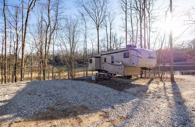5th Wheel RV in campground, 2-bedroom, 1 bathroom, perfect for up to 6 guests.
