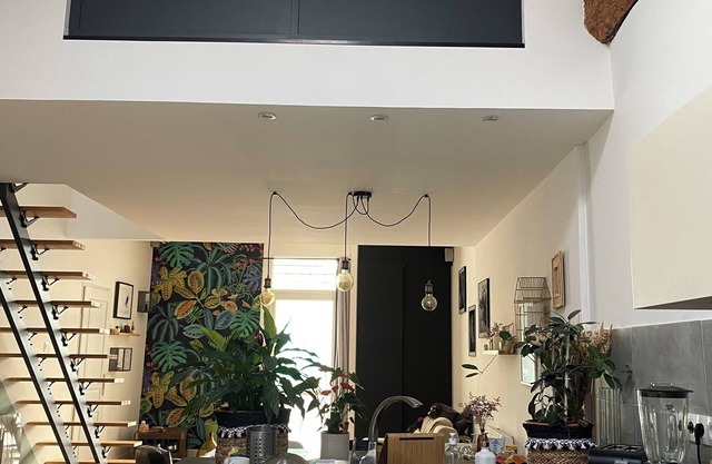 6-8 person duplex apartment 15 minutes from the beach