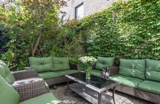 6 Bdrm + 5 Bthrm Heritage Home - Ideal for Students and Young Professionals