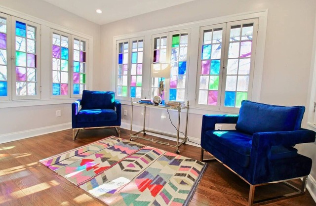 6-Bdrm SouthPlaza Walk to UMKC, Loose Park, Whole Foods