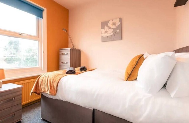 6 bed Residential home with Parking.