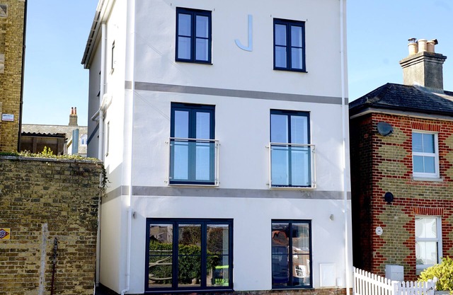 6 Bed Town House w Roof Terrace - Central Cowes