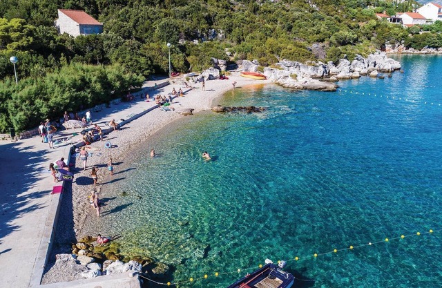 6 bedroom accommodation in Sipanska Luka