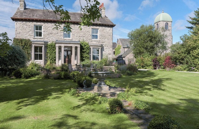 6 bedroom accommodation in Near Kirkby Lonsdale