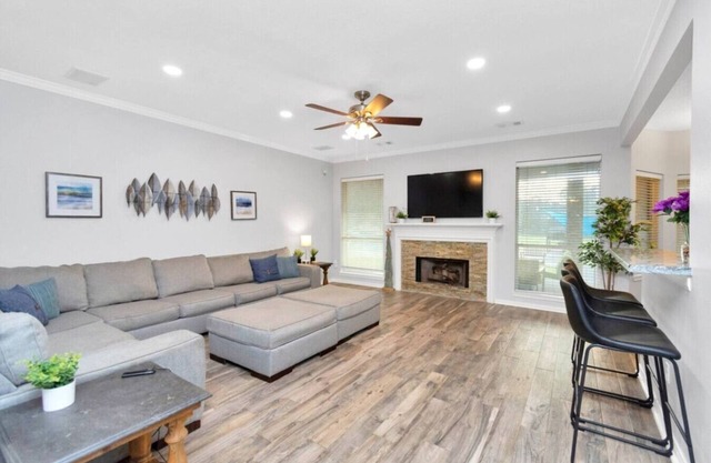 6-Bedroom Hideaway, Pool: 25 Min to Downtown HT