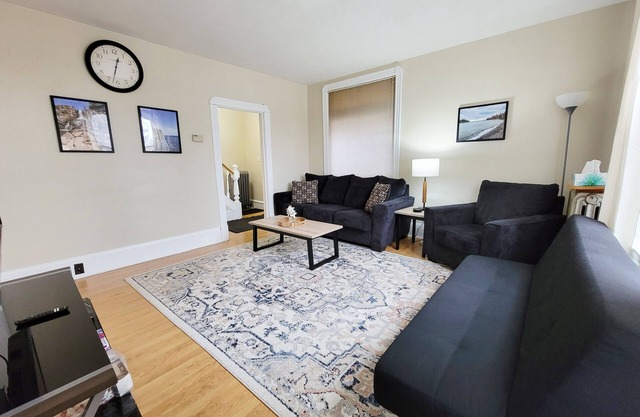 6 Bedroom Home Close to Everything | Breakwater