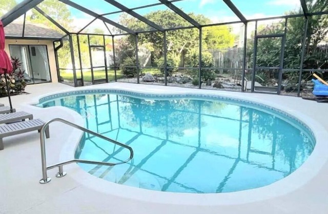 6 Beds/Pool/Grill/Billiards/Tampa