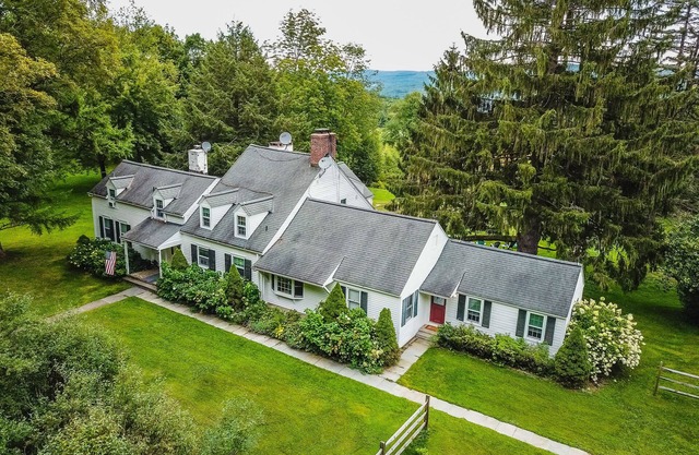 6 Br Cooperstown Family Home: 9 Acres, Patio, & Grill. 4200 Sq ft w/lake view