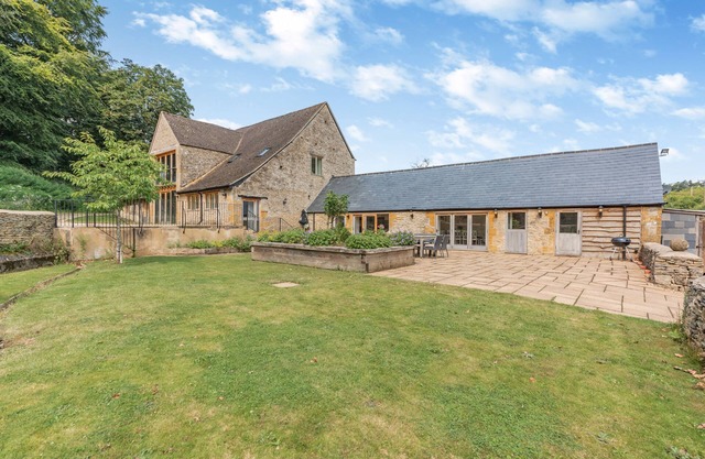 6 Ensuite Bedrooms Cotswold Barn - Waterhead Barn