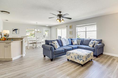 6 Mi to Lake Sumter Landing Home with Perks!