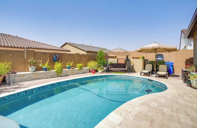 6 Mi to Surprise Stadium: Apt w/Pool Access!