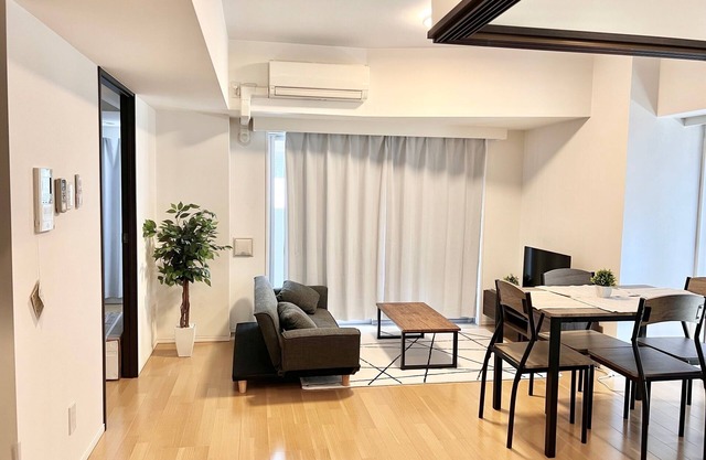 6 min to JR Station/Up to 6 People/Direct Access to Airports/8 min to Akihabara