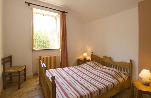 6-person gîte with terrace in a traditional village in the Parc des Loups