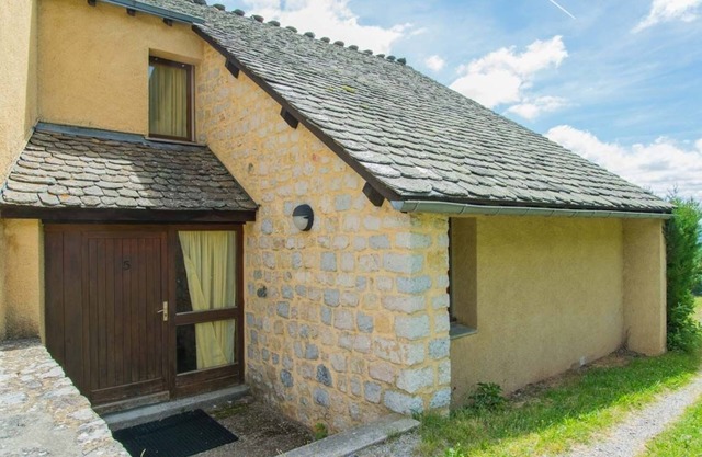 6-person gîte in vacation village