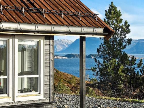 6 person holiday home in Kalvåg