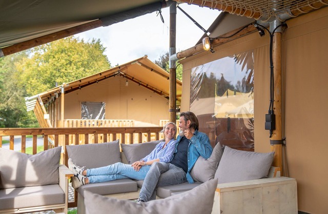 6-person safari tent in the holiday park Landal Glamping Neufchâteau