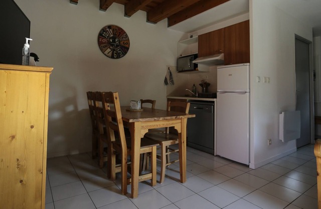 6 SLEEPING APARTMENT WITH SWIMMING POOL ACCORDING TO PERIOD
