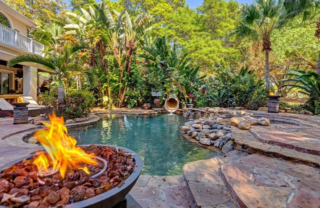 62 Acre Island - Sleeps 40+!