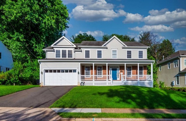 6548 35th Street · Luxurious*KingBeds*PrvBackyard*Jacuzzi*Park4