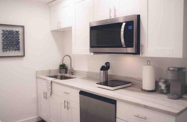 6AB Newly Renovated 2/2 Coastal Cottages