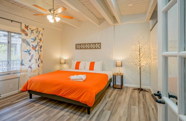 #7: 2bd/1.5ba, Newly Remodeled, Walk to Old Town