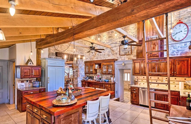 7-Acre Stone Manor w/ Pool + Hot Tub Built in 1787
