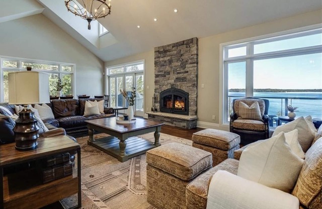 7 bed 4 bath cottage on Lake Joseph with Breath Taking Views