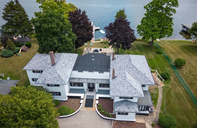 7 bedroom, 5.5 bathroom Lakeside Resort - Sleeps 20