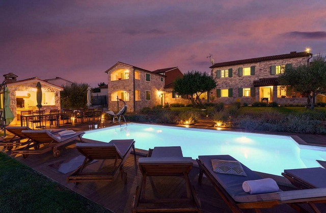 7 bedroom awesome home in Vizinada