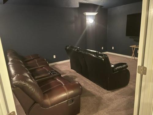 7-BR, H. Thea., near attrns -St2